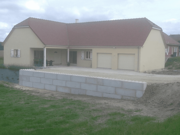 Construction mur de pierre Aube