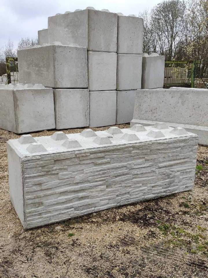 Bloc en pierre matricé